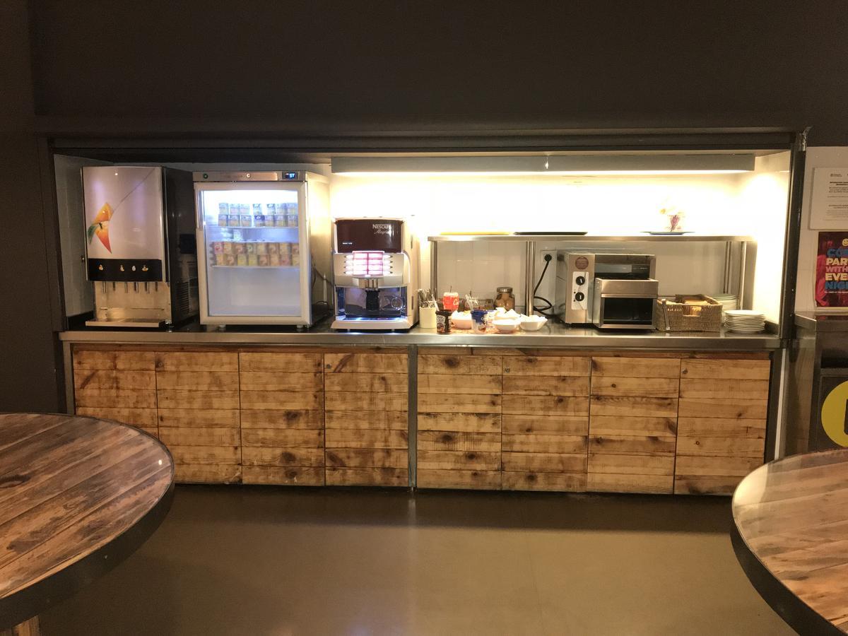 Amistat Beach Hostel Barcelona Eksteriør billede