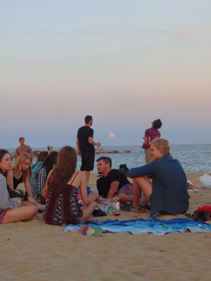Amistat Beach Hostel Barcelona Eksteriør billede