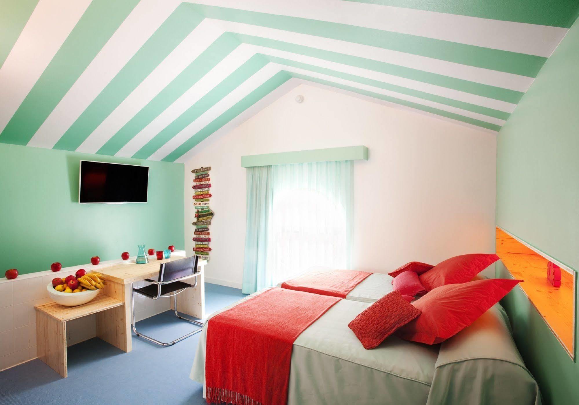 Amistat Beach Hostel Barcelona Eksteriør billede