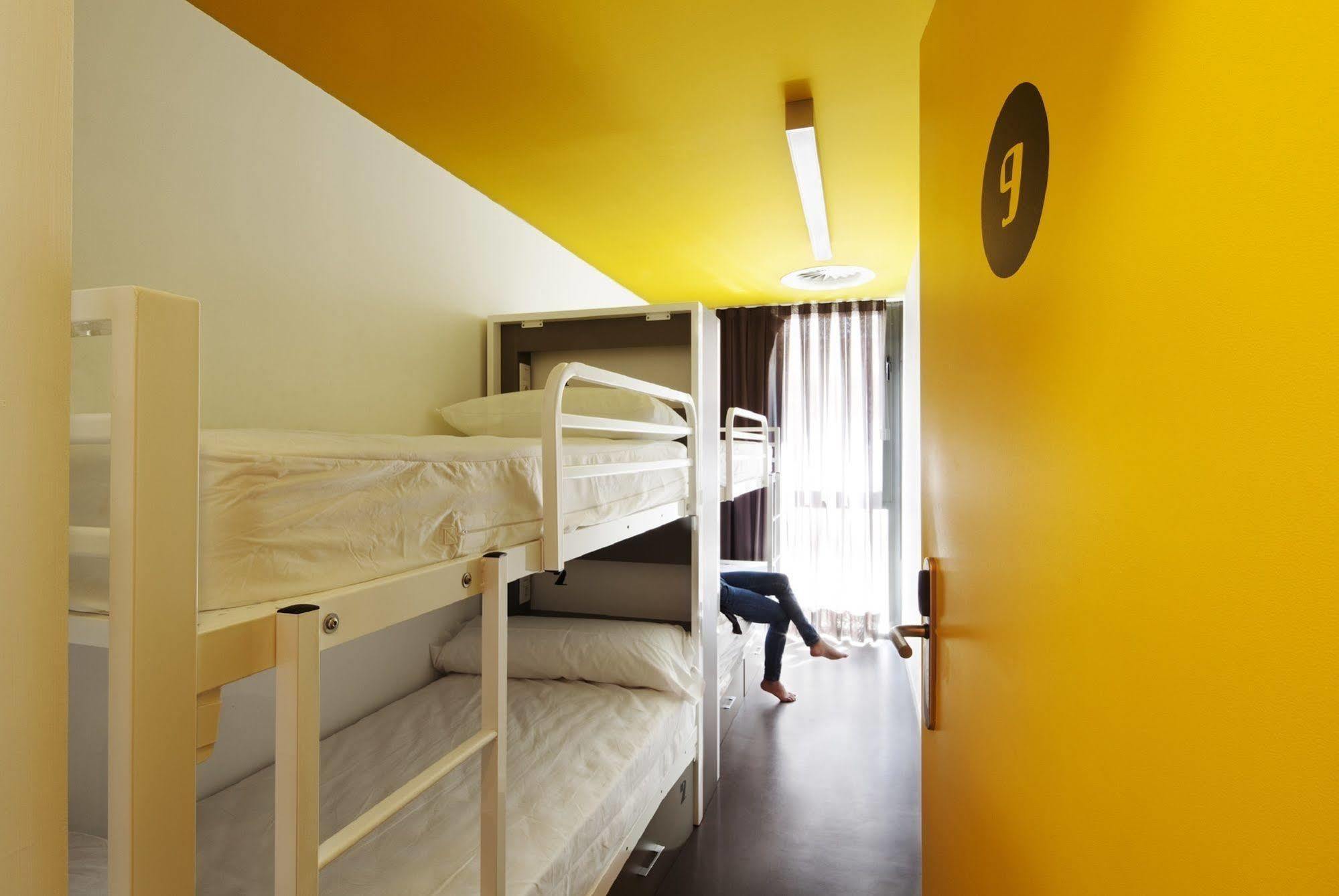 Amistat Beach Hostel Barcelona Eksteriør billede