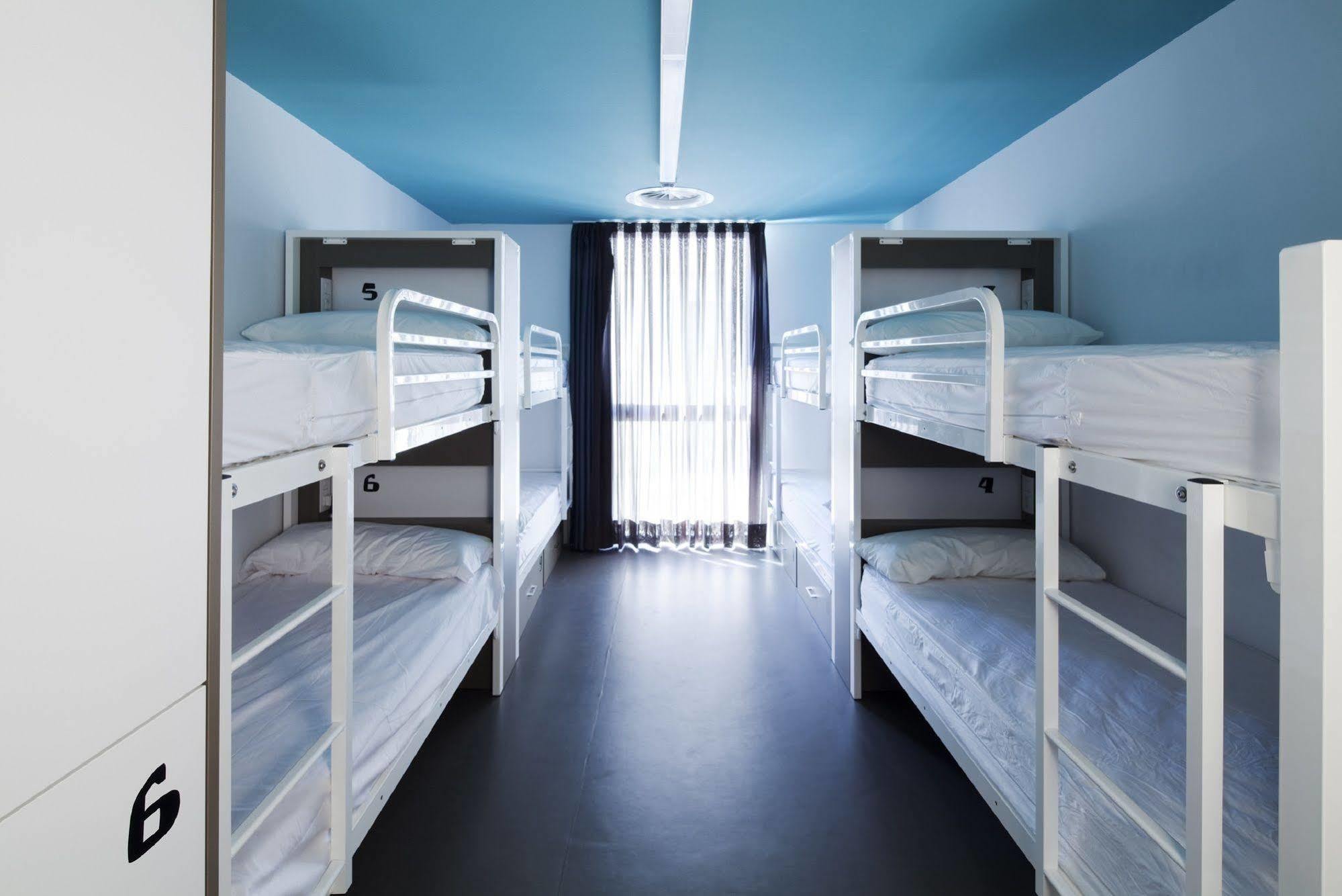 Amistat Beach Hostel Barcelona Eksteriør billede