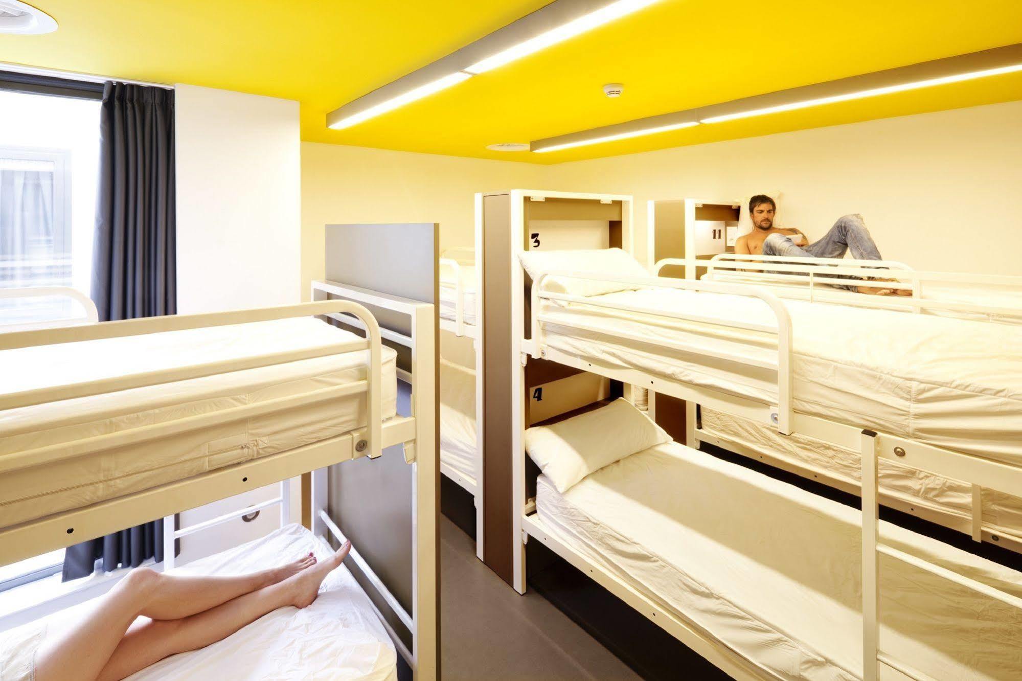 Amistat Beach Hostel Barcelona Eksteriør billede