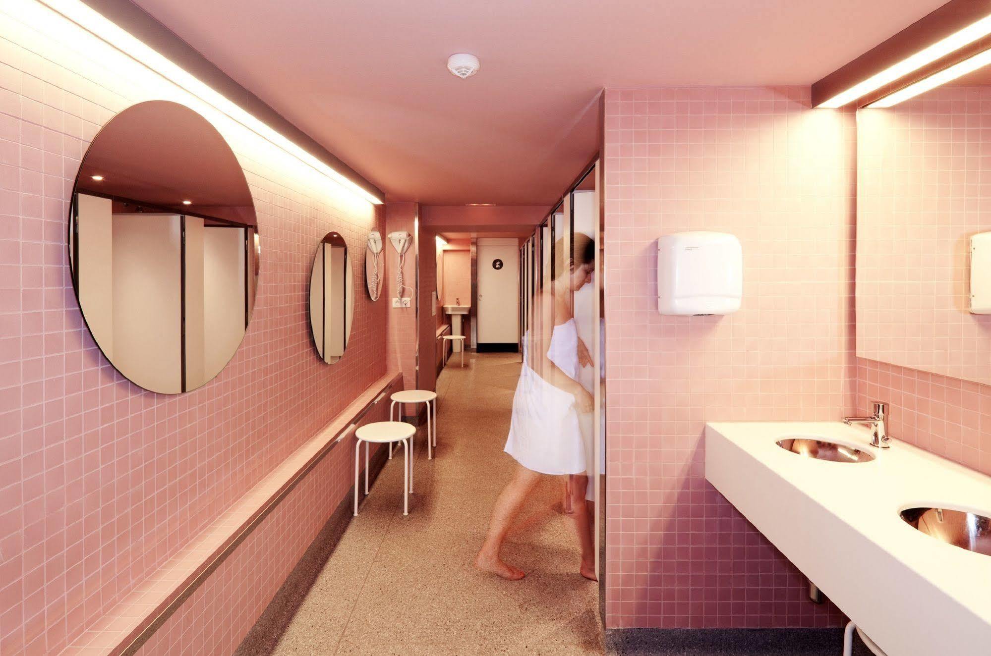 Amistat Beach Hostel Barcelona Eksteriør billede