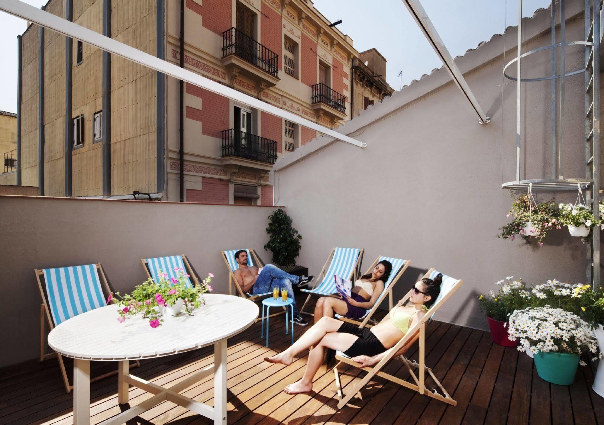 Amistat Beach Hostel Barcelona Eksteriør billede