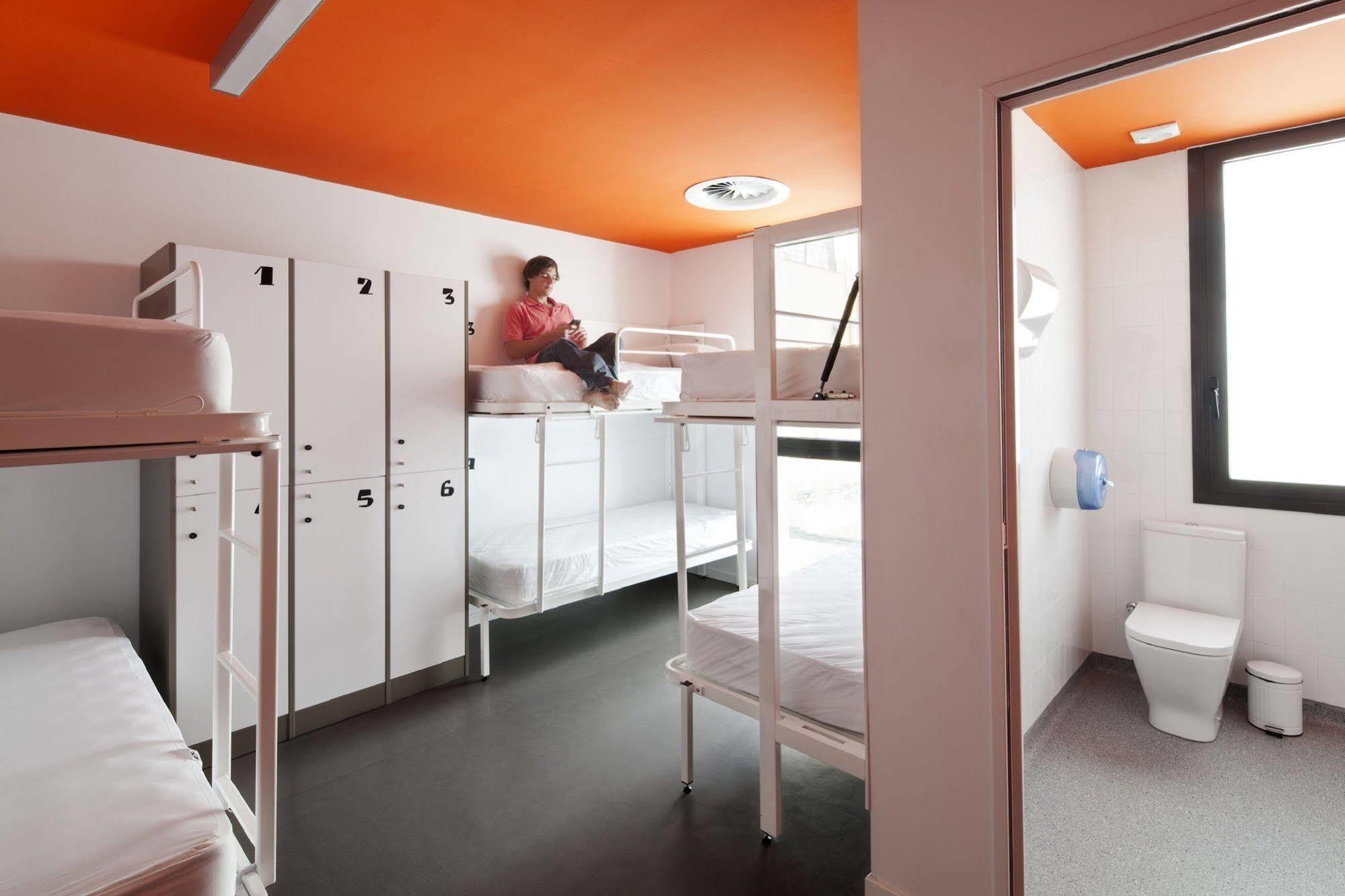 Amistat Beach Hostel Barcelona Eksteriør billede