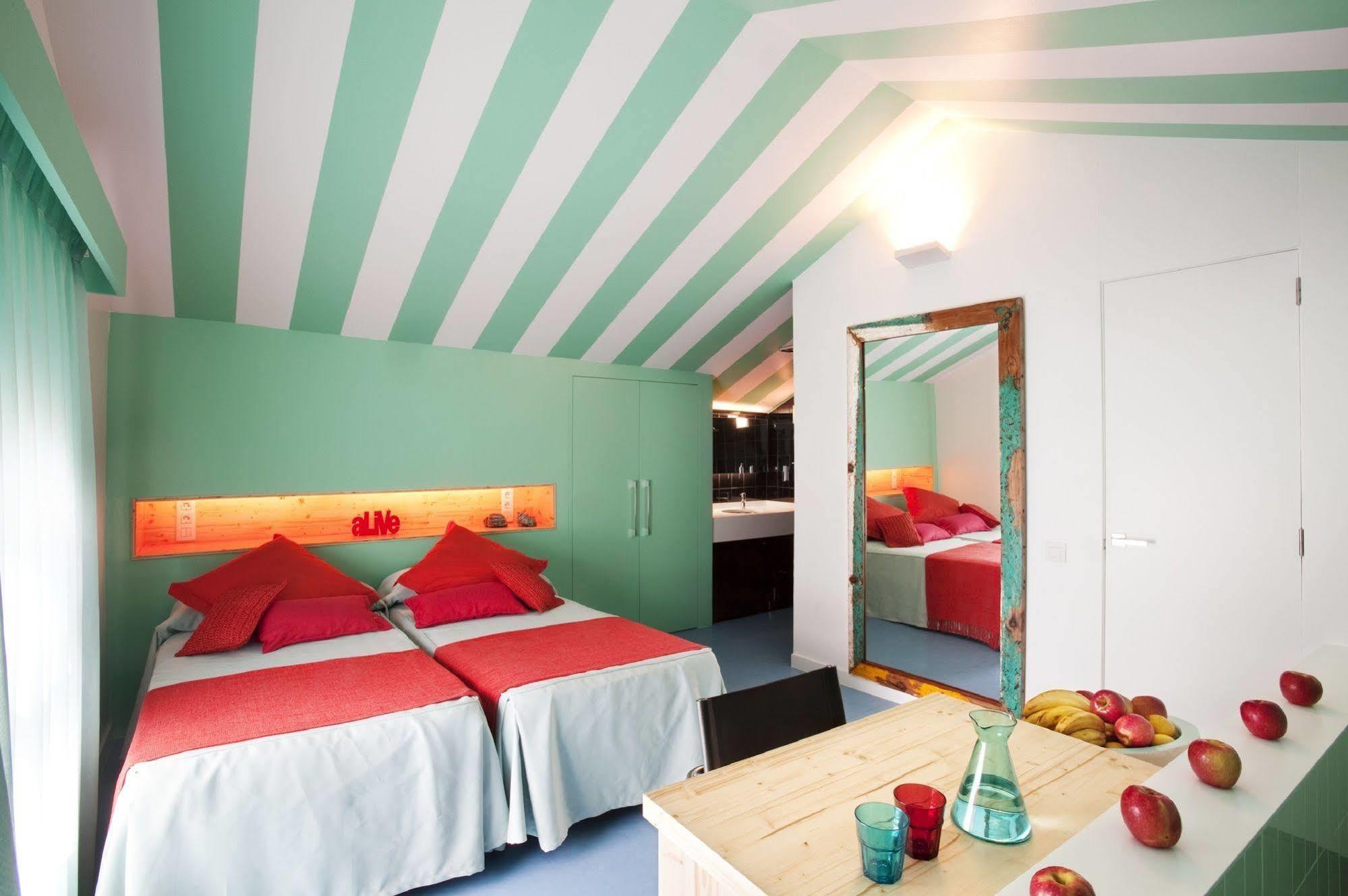 Amistat Beach Hostel Barcelona Eksteriør billede