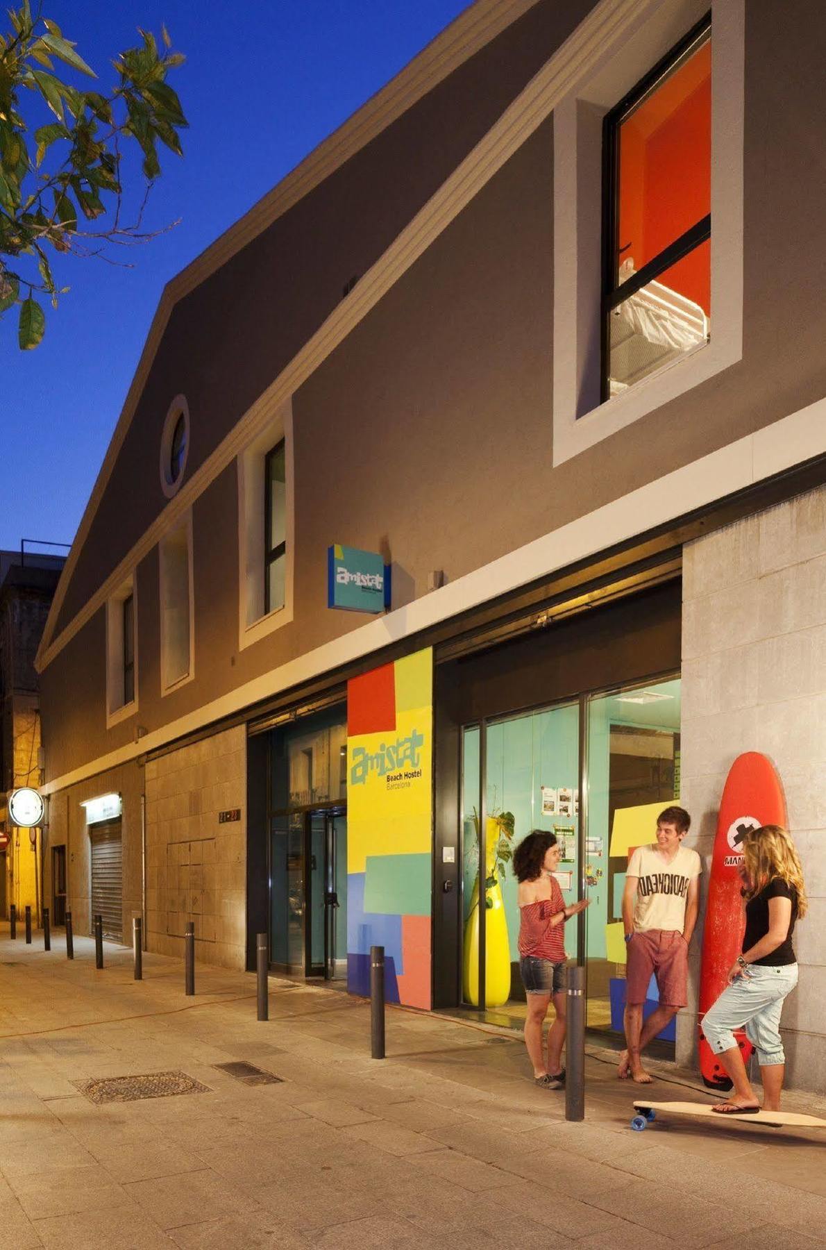 Amistat Beach Hostel Barcelona Eksteriør billede