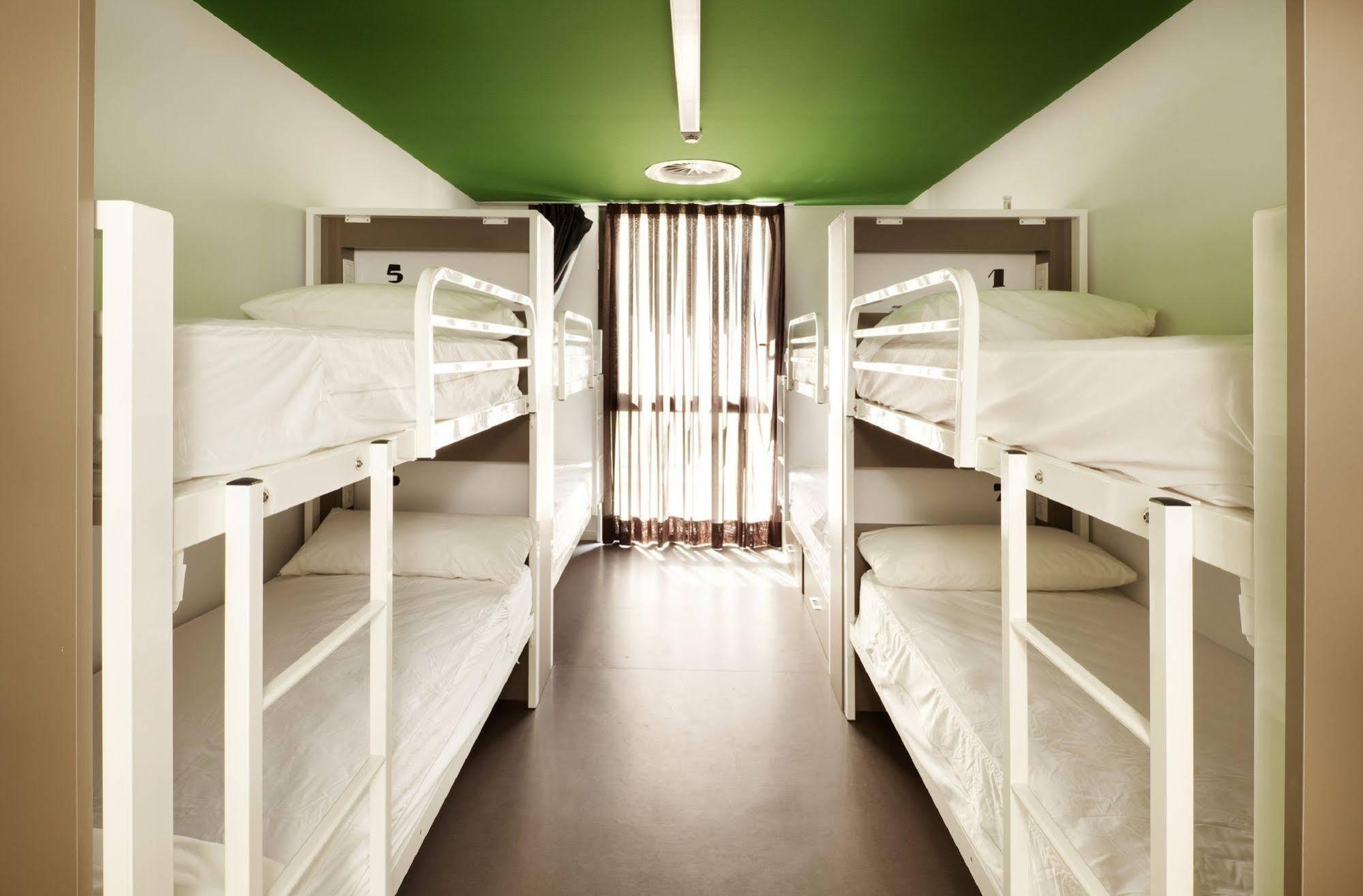 Amistat Beach Hostel Barcelona Eksteriør billede